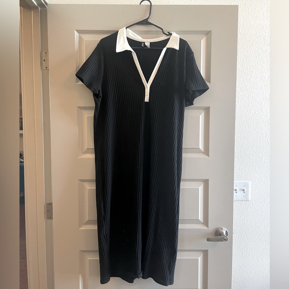 Black cotton dress with white collar